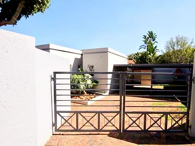 2 Bedroom Townhouse To Rent in Roodepoort - zzCM.webp