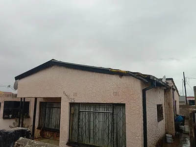 3 Bedroom House For Sale in Soweto - UFn3.webp
