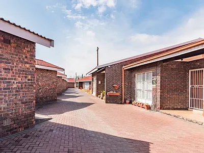 2 Bedroom Townhouse For Sale in Vereeniging - KwX9.webp