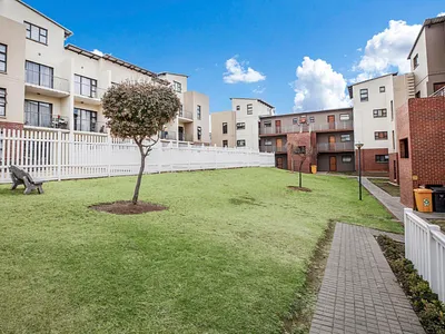 2 Bedroom Apartment For Sale in Midrand - Y1QP.webp