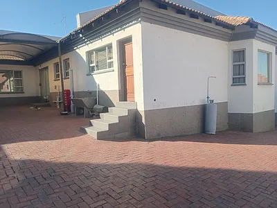 4 Bedroom House To Rent in Johannesburg - cn3A.webp