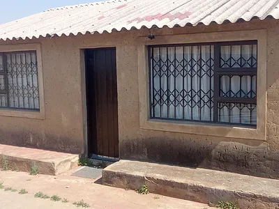2 Bedroom House For Sale in Soweto - onrV.webp
