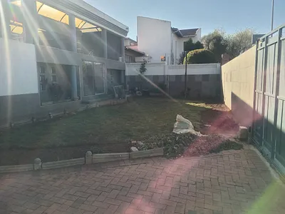 4 Bedroom House For Sale in Johannesburg - 7Hy2.webp