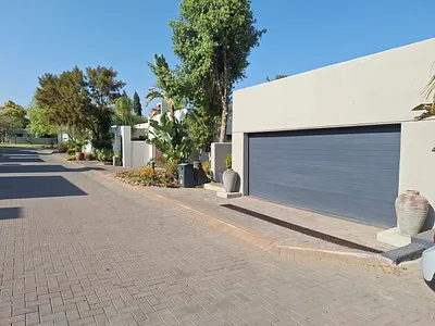 3 Bedroom House To Rent in Sandton - hdvP.webp