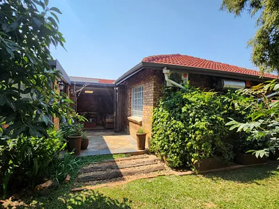 4 Bedroom Townhouse For Sale in Centurion - 8ZL4.webp