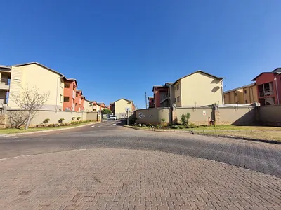 2 Bedroom Apartment For Sale in Centurion - lYYY.webp