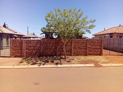 2 Bedroom House For Sale in Soweto - gvW8.webp