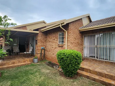 3 Bedroom House For Sale in Centurion - clYj.webp