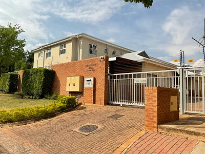 3 Bedroom Townhouse For Sale in Pretoria - L0bB.webp