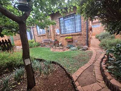 2 Bedroom Townhouse For Sale in Centurion - 4cNn.webp