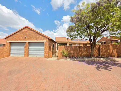 4 Bedroom Townhouse For Sale in Centurion - ru0w.webp