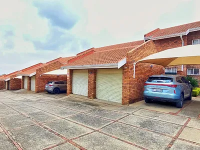 3 Bedroom Apartment To Rent in Midrand - 4LZm.webp