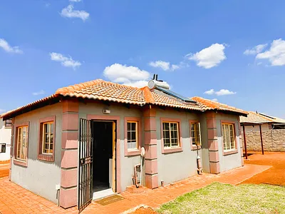 3 Bedroom House For Sale in Akasia - efdp.webp