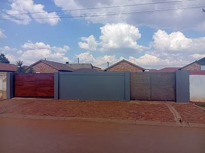 2 Bedroom House For Sale in Soweto - WUvp.webp