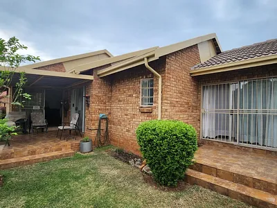 3 Bedroom House For Sale in Centurion - Pi64.webp