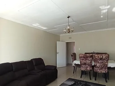 2 Bedroom Apartment For Sale in Roodepoort - GlBP.webp