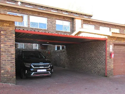 3 Bedroom Apartment For Sale in Roodepoort - 8M5i.webp