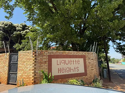 2 Bedroom Apartment For Sale in Roodepoort - I71Q.webp