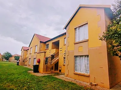 2 Bedroom Townhouse For Sale in Akasia - Lb86.webp