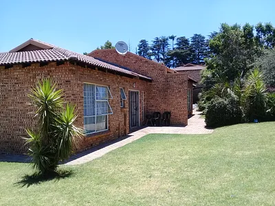 2 Bedroom Apartment For Sale in Roodepoort - 0Kay.webp