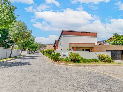 3 Bedroom Townhouse For Sale in Midrand - tl3p.webp