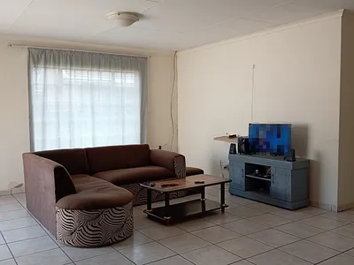 2 Bedroom Townhouse For Sale in Standerton - hU81.webp