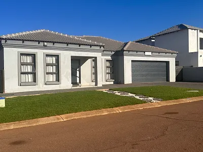 3 Bedroom House For Sale in Akasia - 3vgC.webp