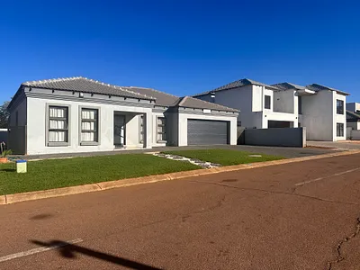 3 Bedroom House For Sale in Akasia - UJH9.webp