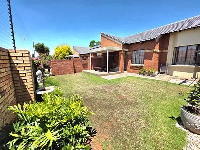 2 Bedroom Townhouse For Sale in Centurion - P0fm.webp