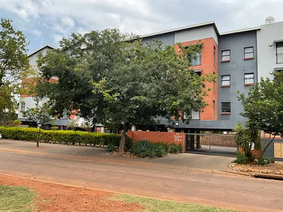 3 Bedroom Apartment For Sale in Pretoria - 7oM1.webp