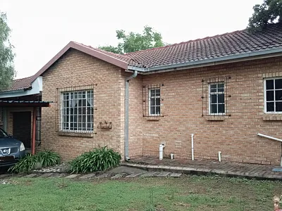 2 Bedroom Townhouse For Sale in Standerton - 8glh.webp