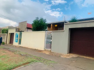 4 Bedroom House For Sale in Johannesburg - aMKg.webp