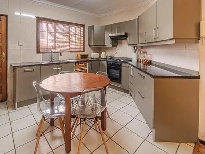 2 Bedroom Townhouse For Sale in Standerton - 6qmC.webp