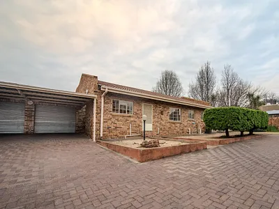 2 Bedroom Townhouse For Sale in Standerton - OidT.webp