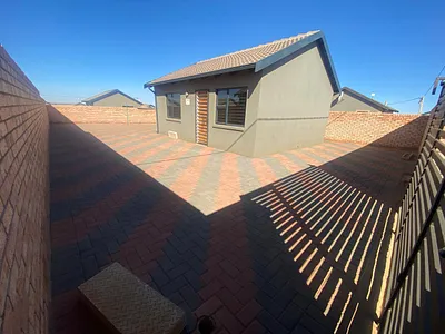 2 Bedroom House To Rent in Randfontein - rzoS.webp