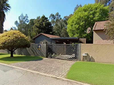 2 Bedroom Townhouse For Sale in Randburg - XbBs.webp