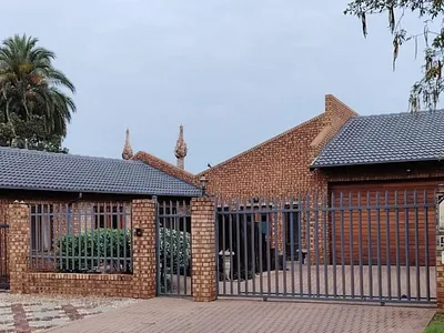 7 Bedroom House For Sale in Centurion - t4sG.webp