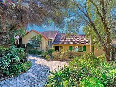 4 Bedroom House To Rent in Sandton - KCGj.webp