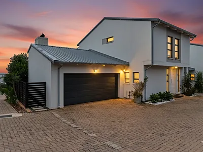 3 Bedroom Townhouse For Sale in Roodepoort - 8Gel.webp