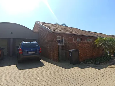 2 Bedroom Townhouse For Sale in Centurion - qZKY.webp