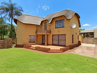 3 Bedroom House For Sale in Akasia - wrZ3.webp