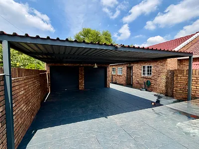 3 Bedroom House For Sale in Centurion - OeKq.webp