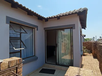 3 Bedroom Townhouse For Sale in Akasia - 883i.webp