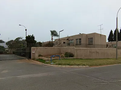 2 Bedroom Apartment For Sale in Roodepoort - JzY1.webp