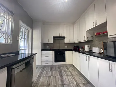 3 Bedroom Townhouse To Rent in Sandton - img