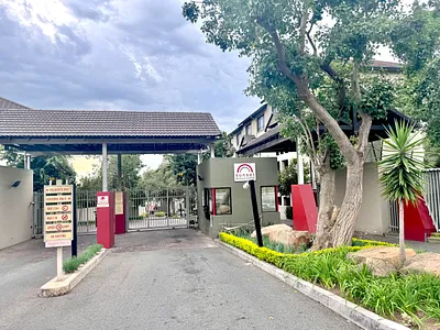 0.5 Bedroom Apartment For Sale in Sandton - img