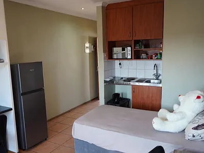 0.5 Bedroom Apartment To Rent in Johannesburg - glpS.webp