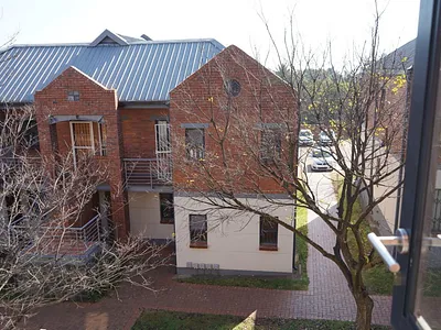 0.5 Bedroom Apartment To Rent in Johannesburg - jou1.webp