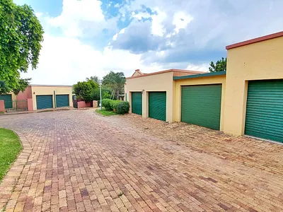3 Bedroom Townhouse To Rent in Midrand - iSJI.webp