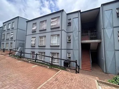3 Bedroom Apartment To Rent in Johannesburg - 7PMp.webp